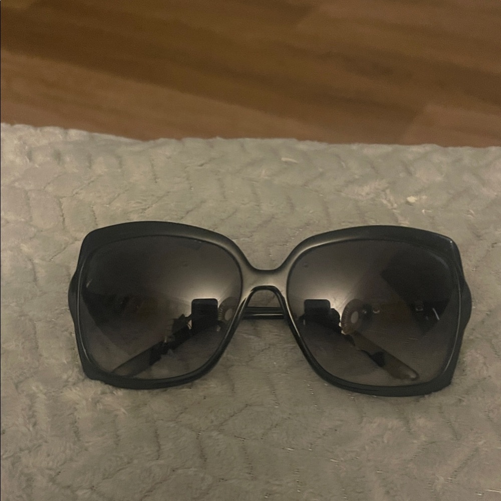 Elegant Black Sunglasses
